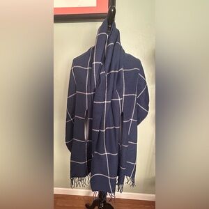 Madewell Navy and White Checkered shawl NWT